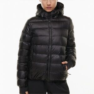 TNA Aritzia Little Puff Hooded Puffer Coat Black S Patagonia Inspo